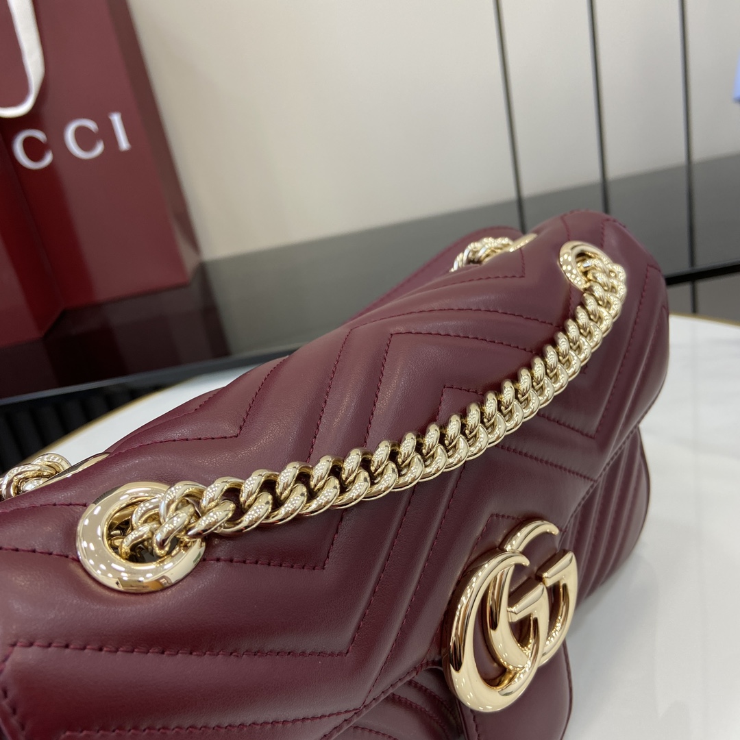 Gucci GG Marmont series quilted mini handbag Model:443497. Dimensions: 26 (W) x 13 (H) x 6cm (D) Color: Burgundy full leather/original leather. Italian creation Model height 177 cm - Image 7