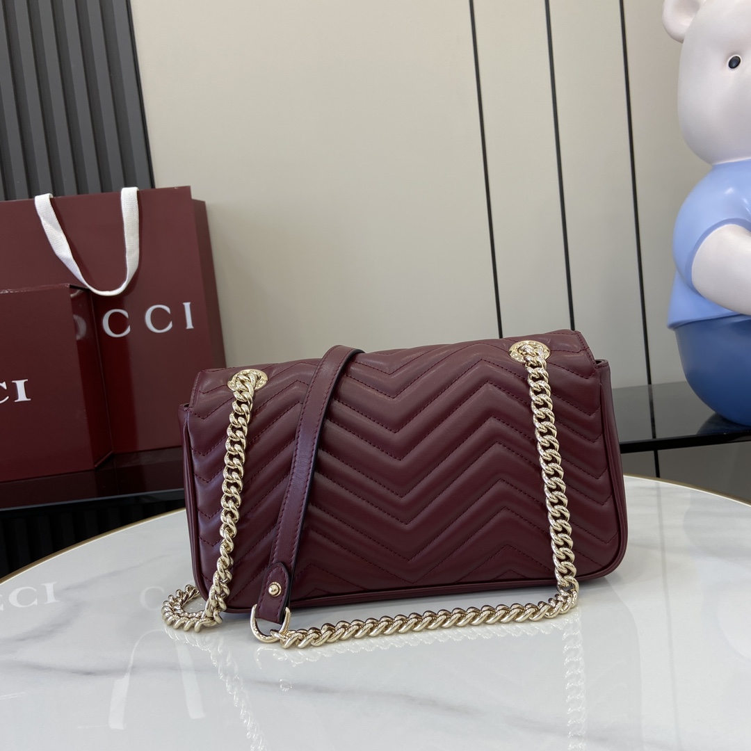 Gucci GG Marmont series quilted mini handbag Model:443497. Dimensions: 26 (W) x 13 (H) x 6cm (D) Color: Burgundy full leather/original leather. Italian creation Model height 177 cm - Image 11