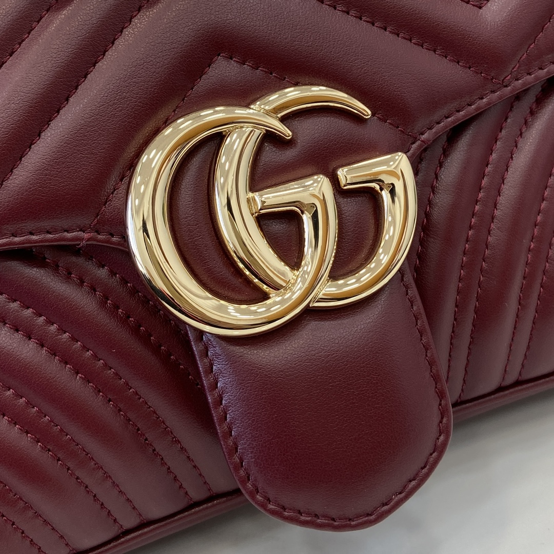 Gucci GG Marmont series quilted mini handbag Model:443497. Dimensions: 26 (W) x 13 (H) x 6cm (D) Color: Burgundy full leather/original leather. Italian creation Model height 177 cm - Image 8