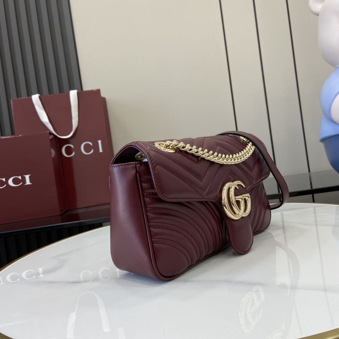 Gucci GG Marmont series quilted mini handbag Model:443497. Dimensions: 26 (W) x 13 (H) x 6cm (D) Color: Burgundy full leather/original leather. Italian creation Model height 177 cm - Image 10