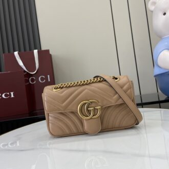 Gucci weight: about 0.6 kg. Model number:446744. Dimensions: 22 (W) x 13 (H) x 6cm (D) Color: Rose beige full leather/premium original leather. Italian creation Model height 177 cm