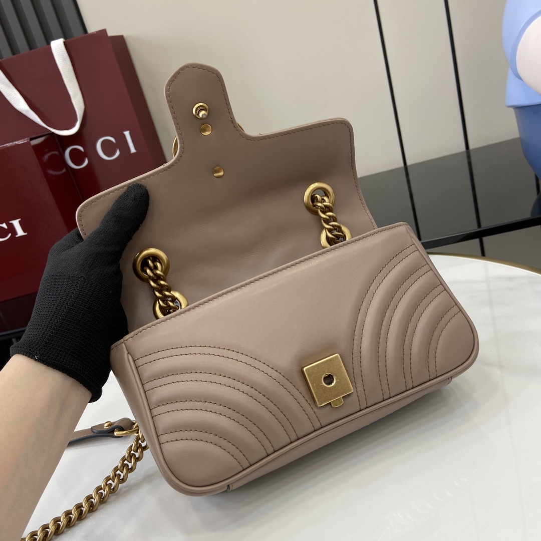 Gucci Marmont series mini handbag Model number:446744. Dimensions: 22 (W) x 13 (H) x 6cm (D) Color: full leather/premium original leather. Italian creation Model height 177 cm - Image 6