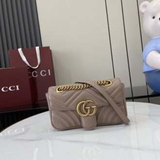 Gucci Marmont series mini handbag Model number:446744. Dimensions: 22 (W) x 13 (H) x 6cm (D) Color: full leather/premium original leather. Italian creation Model height 177 cm