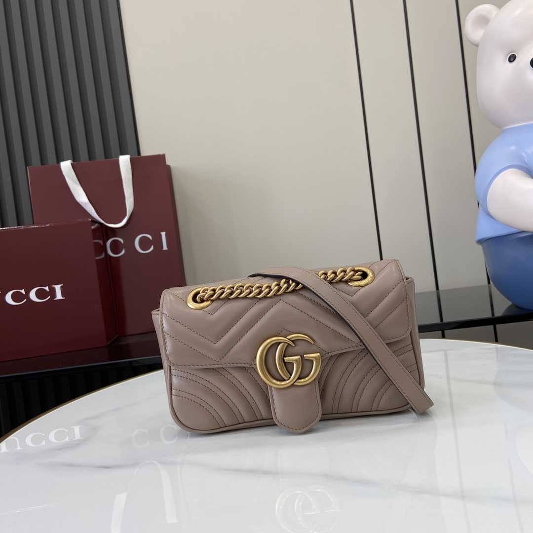 Gucci Marmont series mini handbag Model number:446744. Dimensions: 22 (W) x 13 (H) x 6cm (D) Color: full leather/premium original leather. Italian creation Model height 177 cm