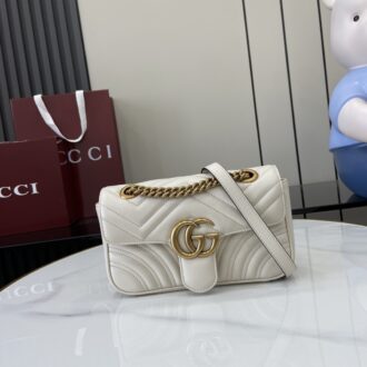 Gucci Marmont series mini handbag Model number:446744. Dimensions: 22 (W) x 13 (H) x 6cm (D) Color: White full leather/premium original leather. Italian creation Model height 177 cm