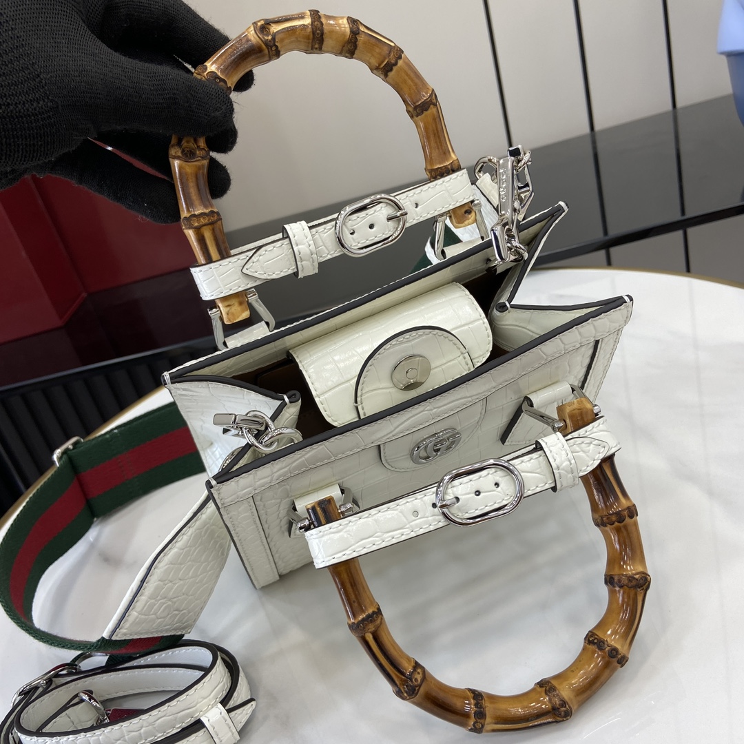 Gucci Diana Mini-Shopper Model:702732. Size: 20(L) x 16(W) x 10(D) Color: White Crocodile/Original Leather - Image 7