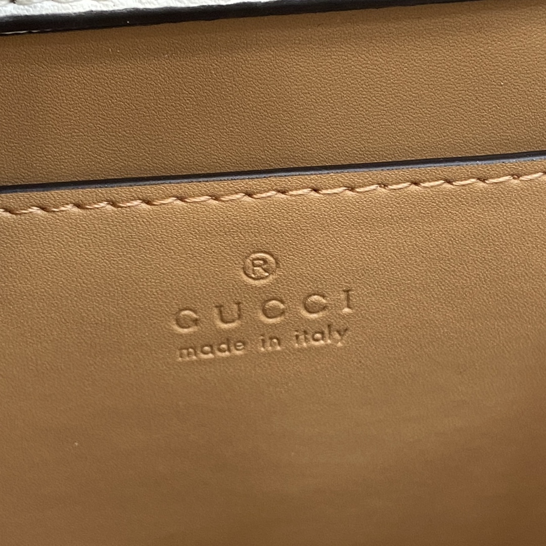 Gucci Diana Mini-Shopper Model:702732. Size: 20(L) x 16(W) x 10(D) Color: White Crocodile/Original Leather - Image 9