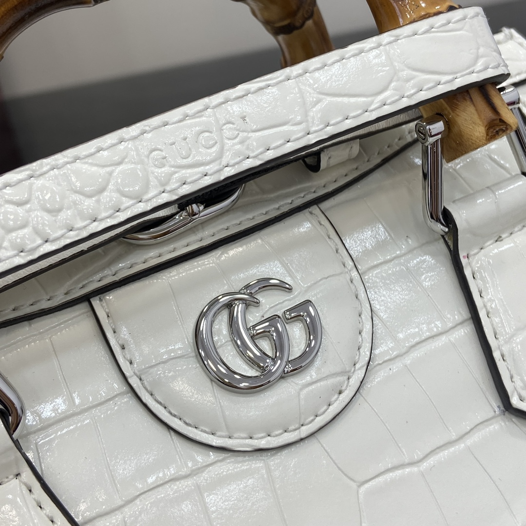 Gucci Diana Mini-Shopper Model:702732. Size: 20(L) x 16(W) x 10(D) Color: White Crocodile/Original Leather - Image 5