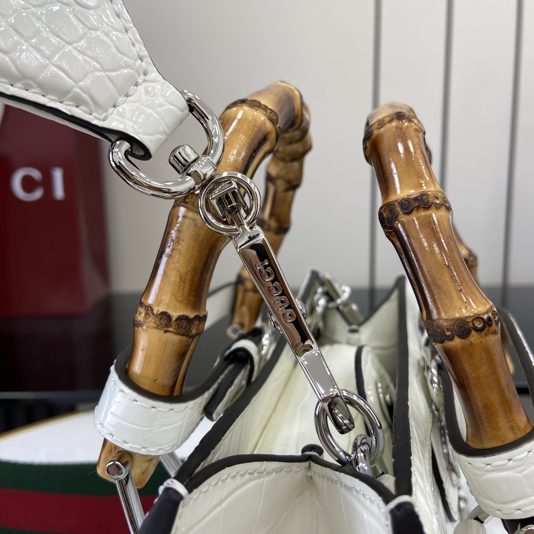 Gucci Diana Mini-Shopper Model:702732. Size: 20(L) x 16(W) x 10(D) Color: White Crocodile/Original Leather - Image 10
