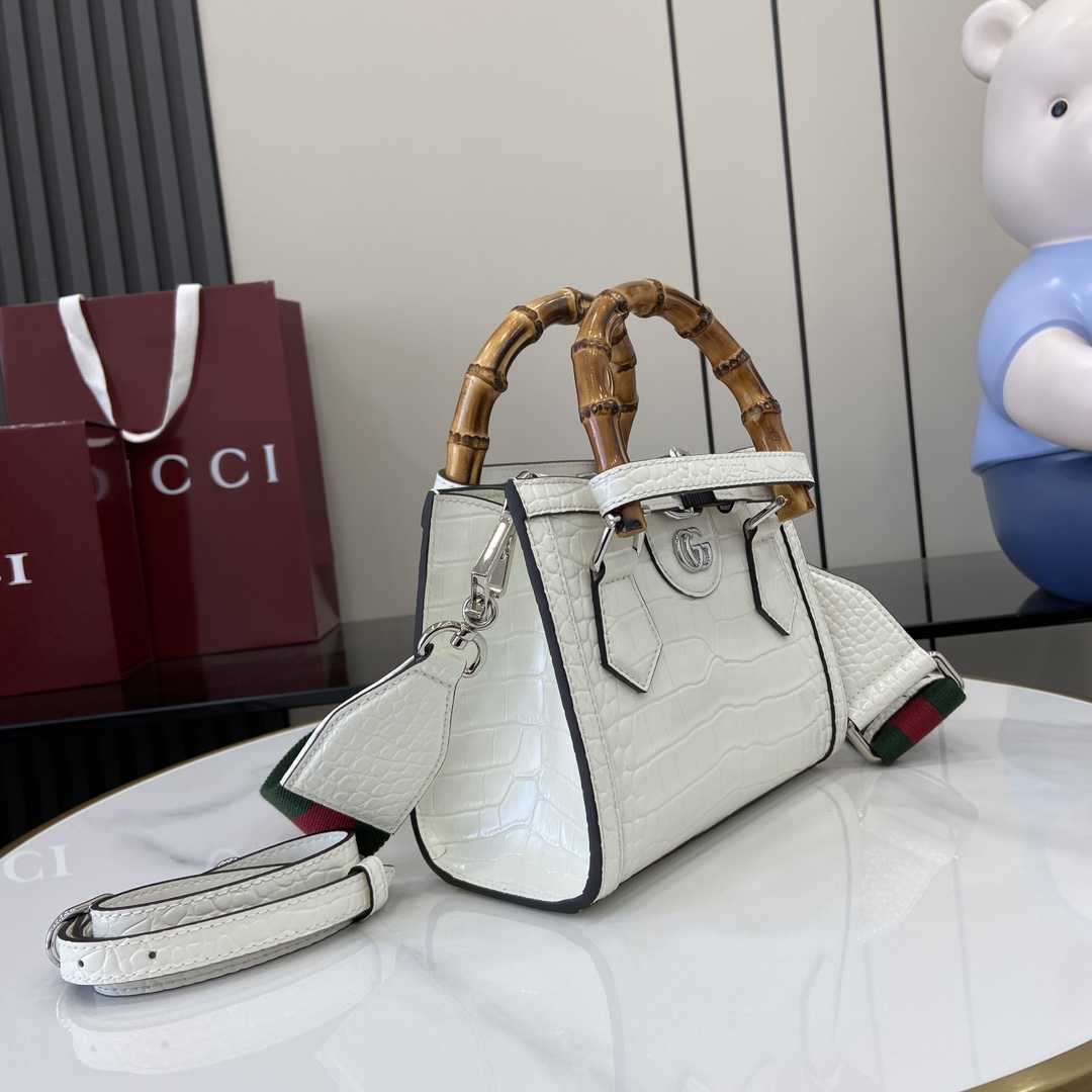 Gucci Diana Mini-Shopper Model:702732. Size: 20(L) x 16(W) x 10(D) Color: White Crocodile/Original Leather - Image 3
