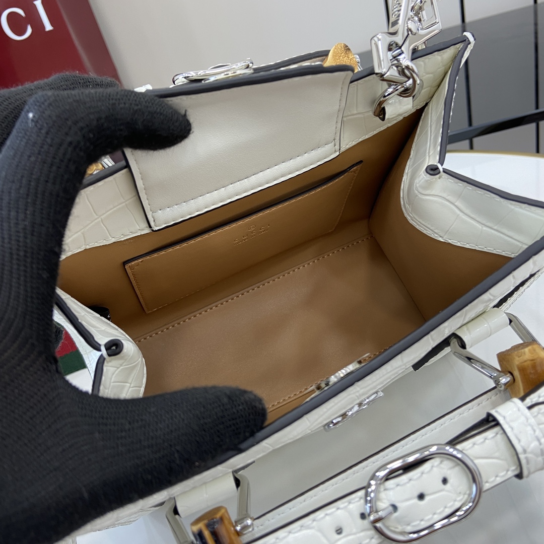Gucci Diana Mini-Shopper Model:702732. Size: 20(L) x 16(W) x 10(D) Color: White Crocodile/Original Leather - Image 8