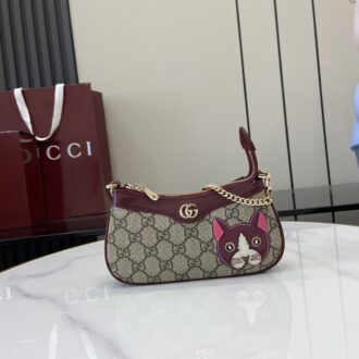 Gucci GG Emblem series mini shoulder bag Model:818763. Size: 19 (W) x 10 (H) x 3.5cm (D) Color: brown gum red leather cat/original leather.