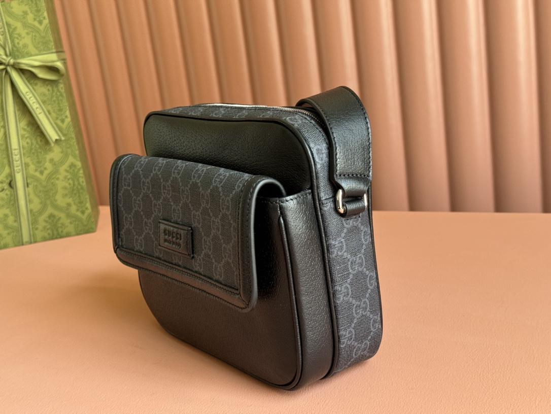 Gucci ossbody bag with logo plaque Model No. 795464 FACU5 1000 Mini Interior: One zip pocket Exterior: One front flap pocket Removable and adjustable shoulder strap (55 cm drop); adjustable length between 116 cm and 130 cm - Image 8