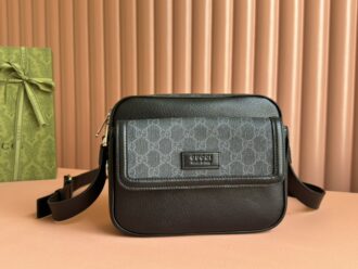 Gucci ossbody bag with logo plaque Model No. 795464 FACU5 1000 Mini Interior: One zip pocket Exterior: One front flap pocket Removable and adjustable shoulder strap (55 cm drop); adjustable length between 116 cm and 130 cm