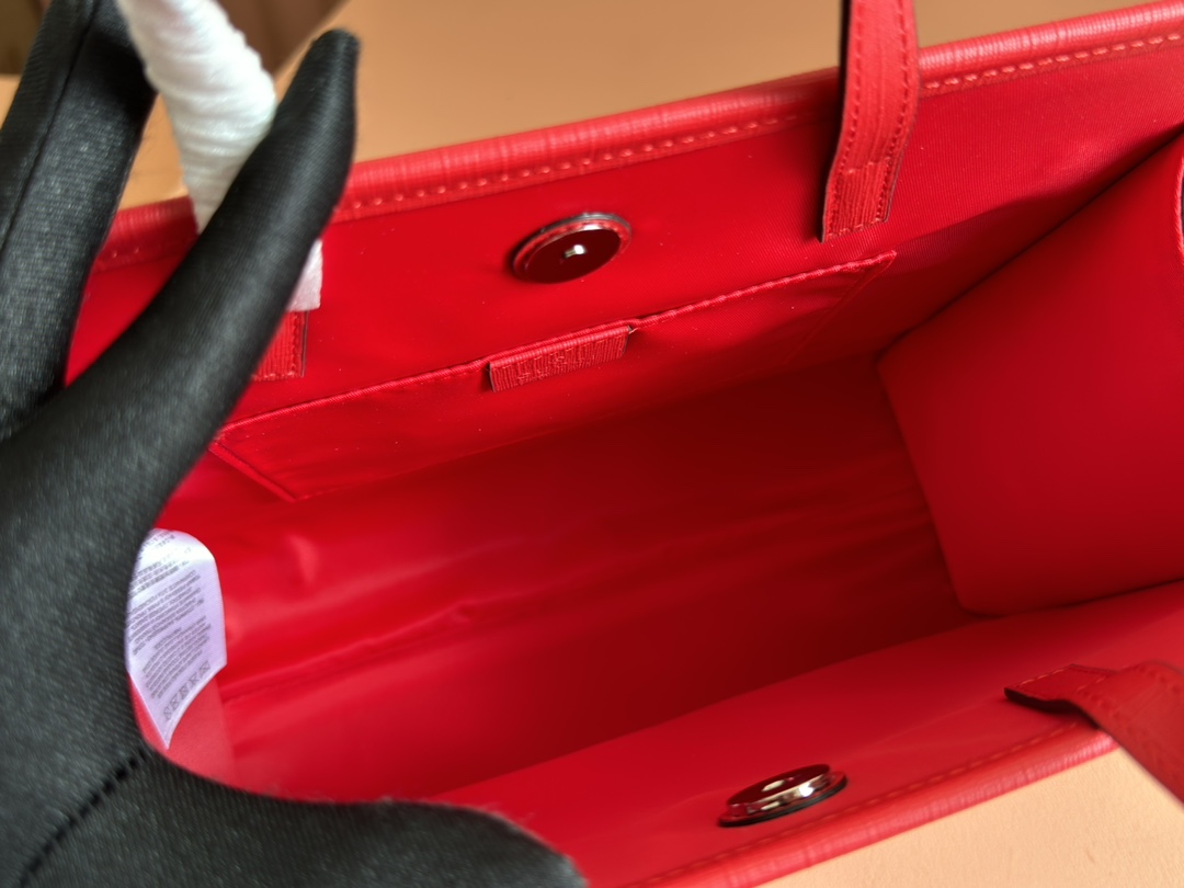 Gucci Children's animal print tote bag Model:605614. Size: 25 (length) x 28.5 (width) x 11cm (thickness) Color: Red/Bunny Print - Image 2