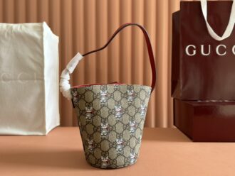 Gucci Children's animal print tote bag Model: 752356 Size: 18.5x16.5x7.5cm