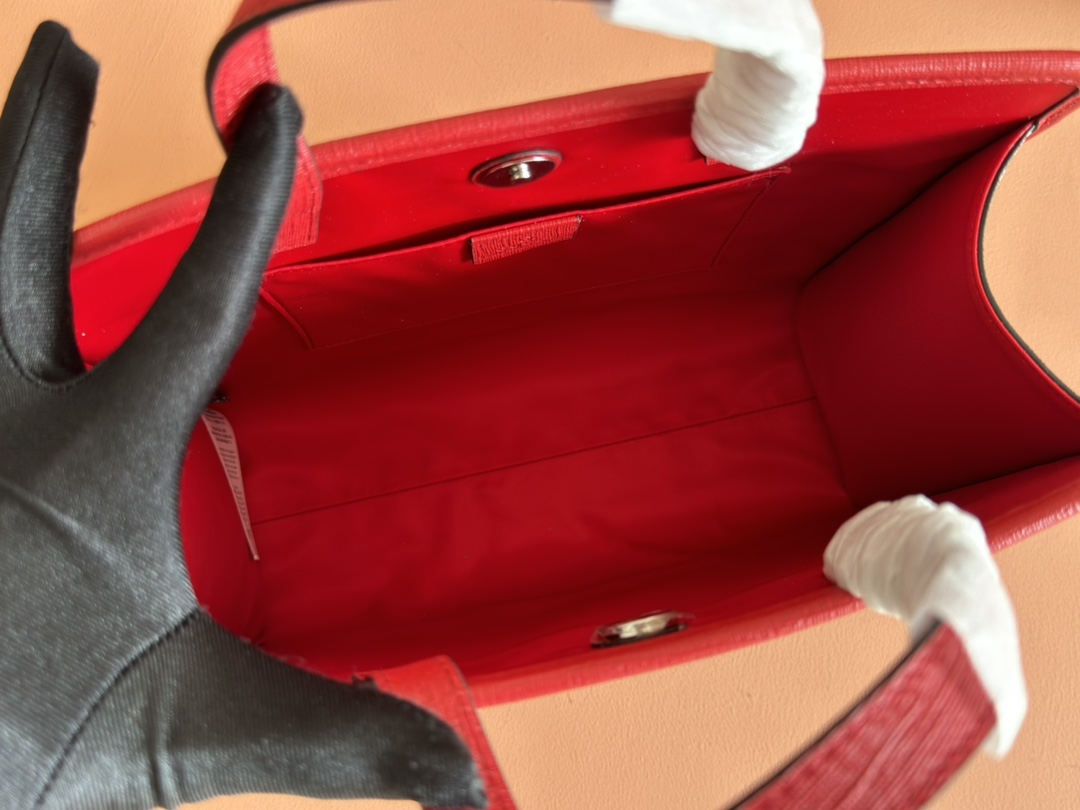 Gucci Children's animal print tote bag Model:605614. Size: 25 (length) x 28.5 (width) x 11cm (thickness) Color: White/Dog Print. - Image 2