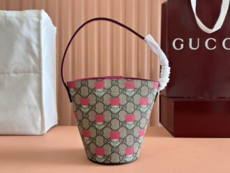 Gucci Korean illustrator and writer Seungyoun Kim Model: 752356 Size: 18.5x16.5x7.5cm