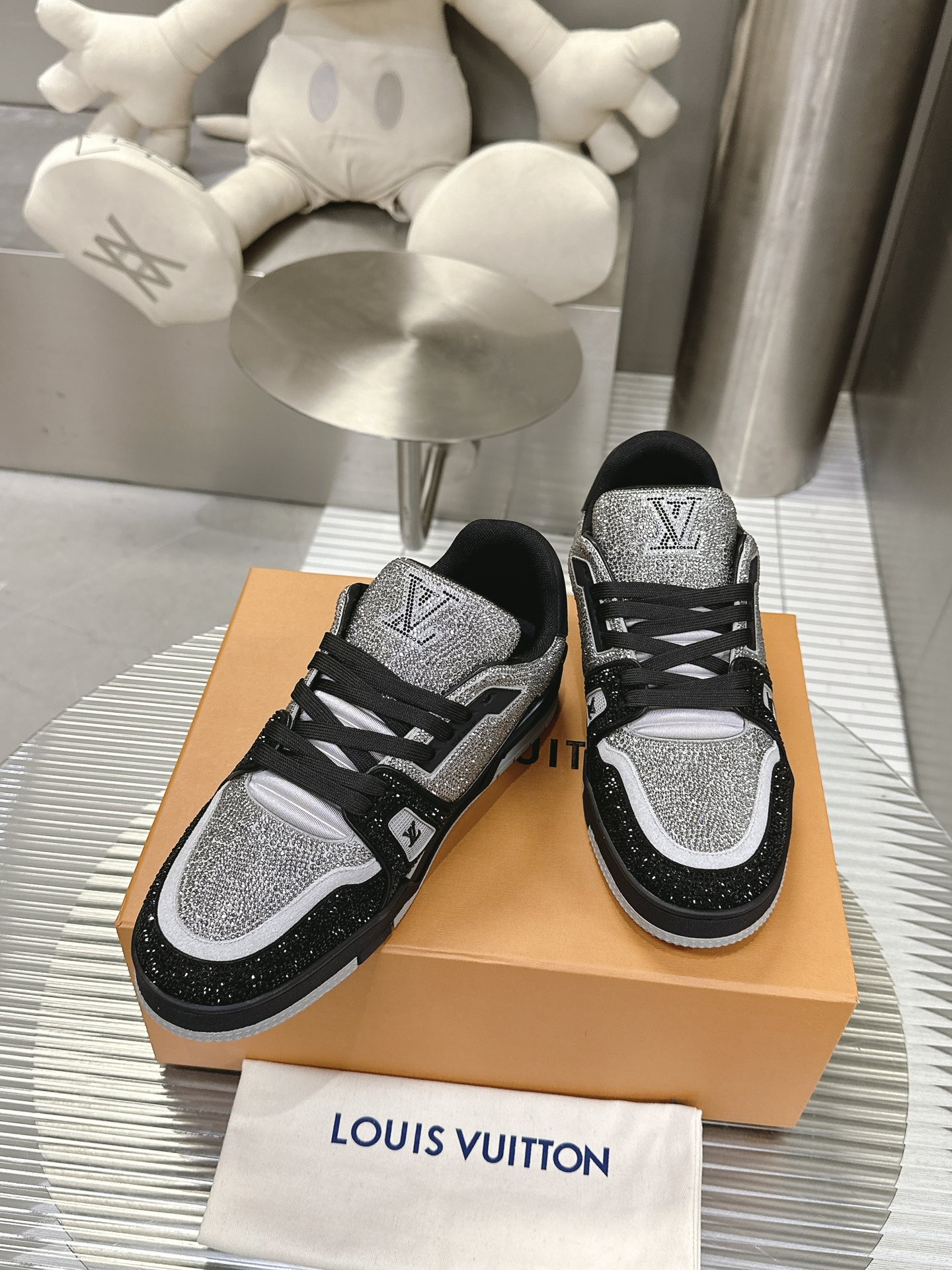 LOUIS VUITTON Trainer - Image 3