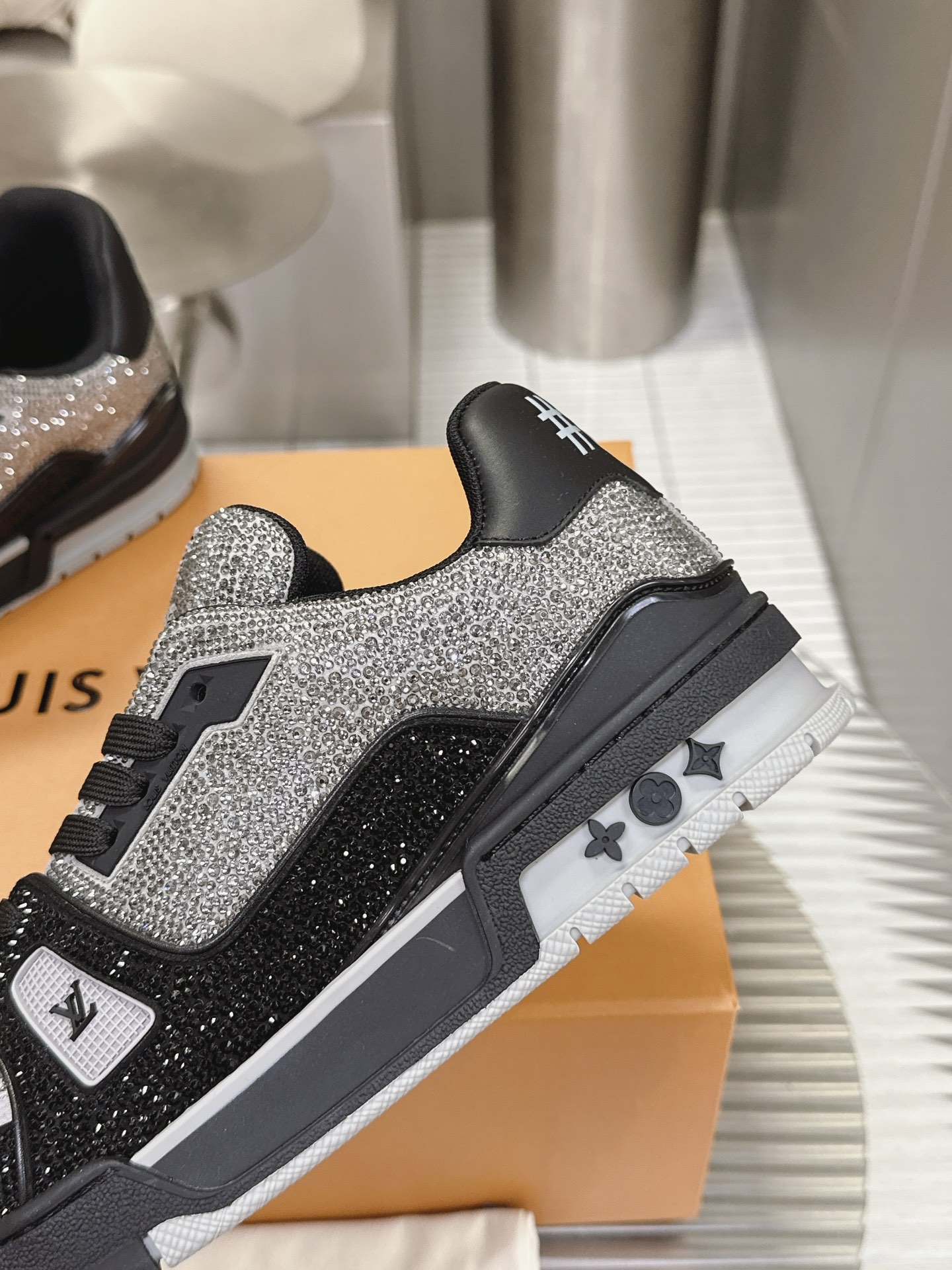 LOUIS VUITTON Trainer - Image 5