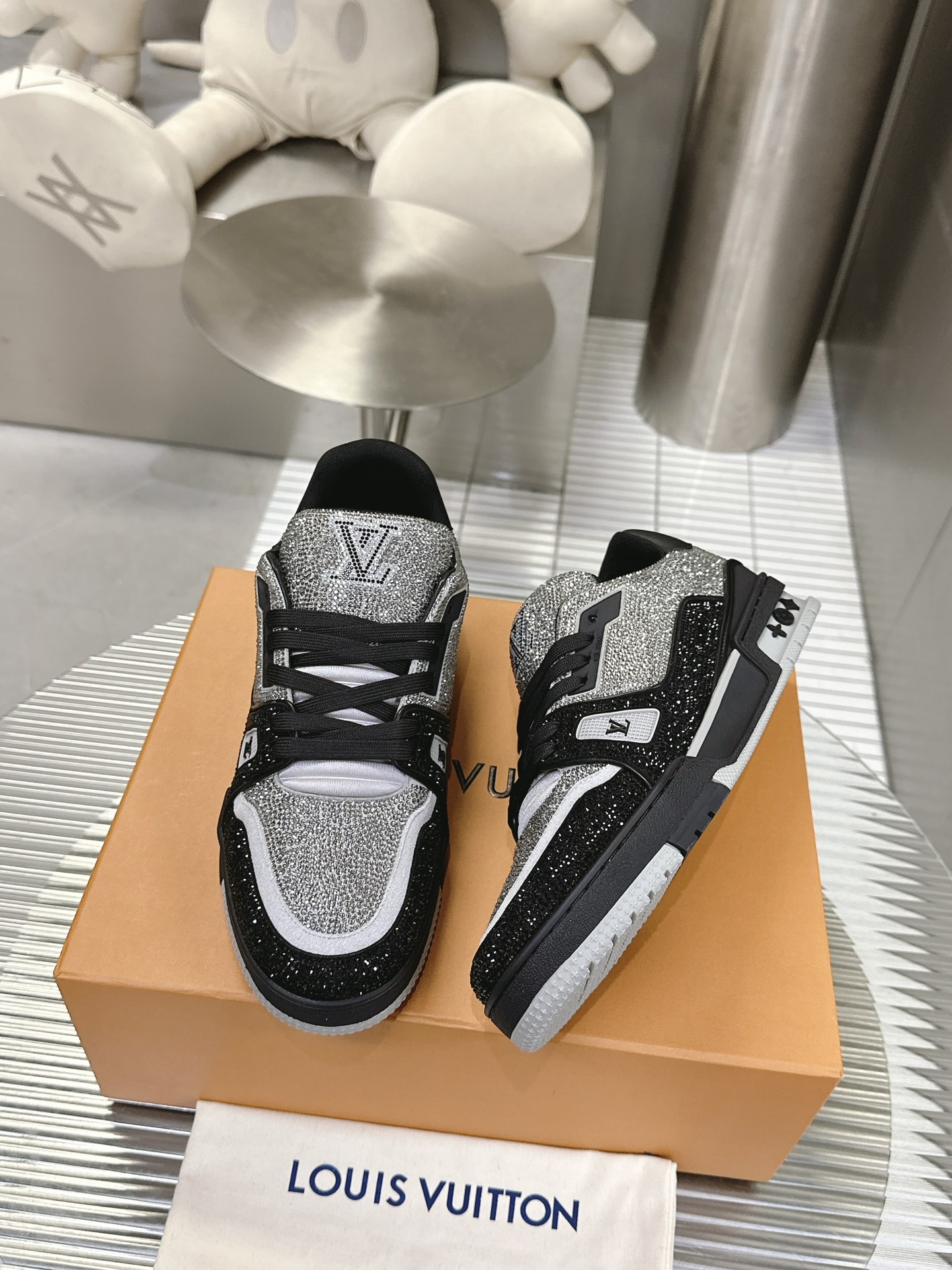 LOUIS VUITTON Trainer - Image 7