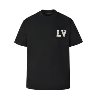 lV 24SS  Crafted from 15S plain-weave high-quality cotton (230g) and paired with 32S double-ply 1x1 ribbed cotton Product Number: JJA P195