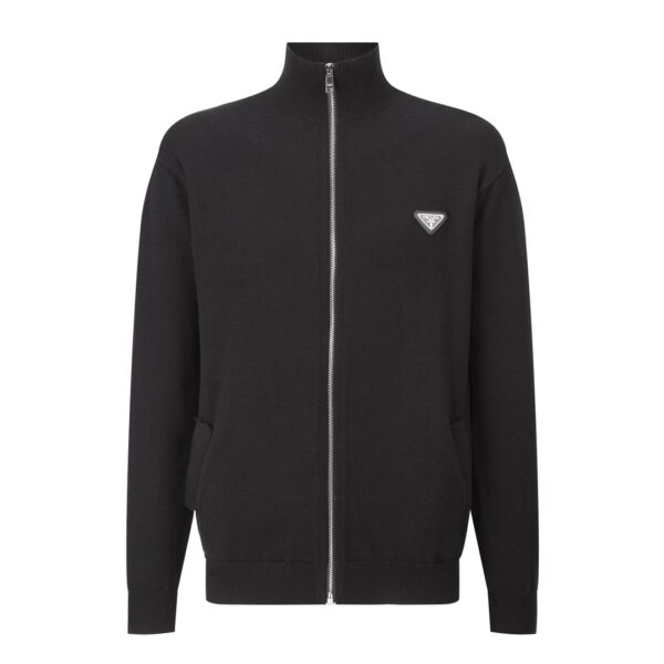 Prada 24FW Triangle Logo Zipper Sweater Item Number: JJA P390  Material: Made from premium Merino wool fabric, composed of 80% wool and 20% cotton