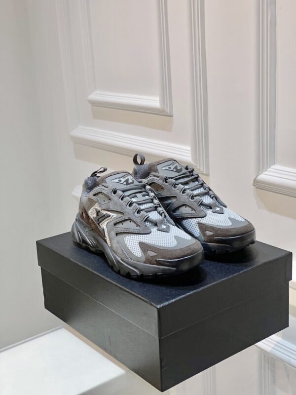 LV Runner Tatic