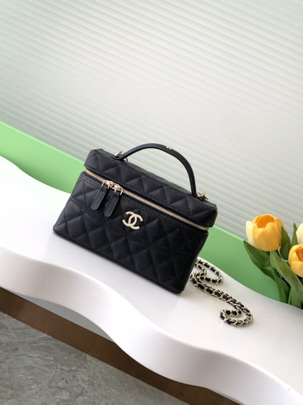 Chanel 25C Lunchbox Bag is a compact, elegant chain-handled clutch Model: AP4407 Size: 17 × 19.5 × 5 cm