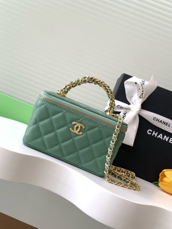 Chanel 24B Latest Edition features a clutch-style bag Model: AP4168 Size: 9.5 × 17 × 8 cm