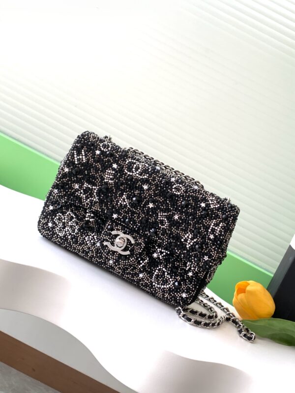 Chanel Chanel 24K Black No.5 Diamond CF Model Number: AS4298 Size: 20 cm