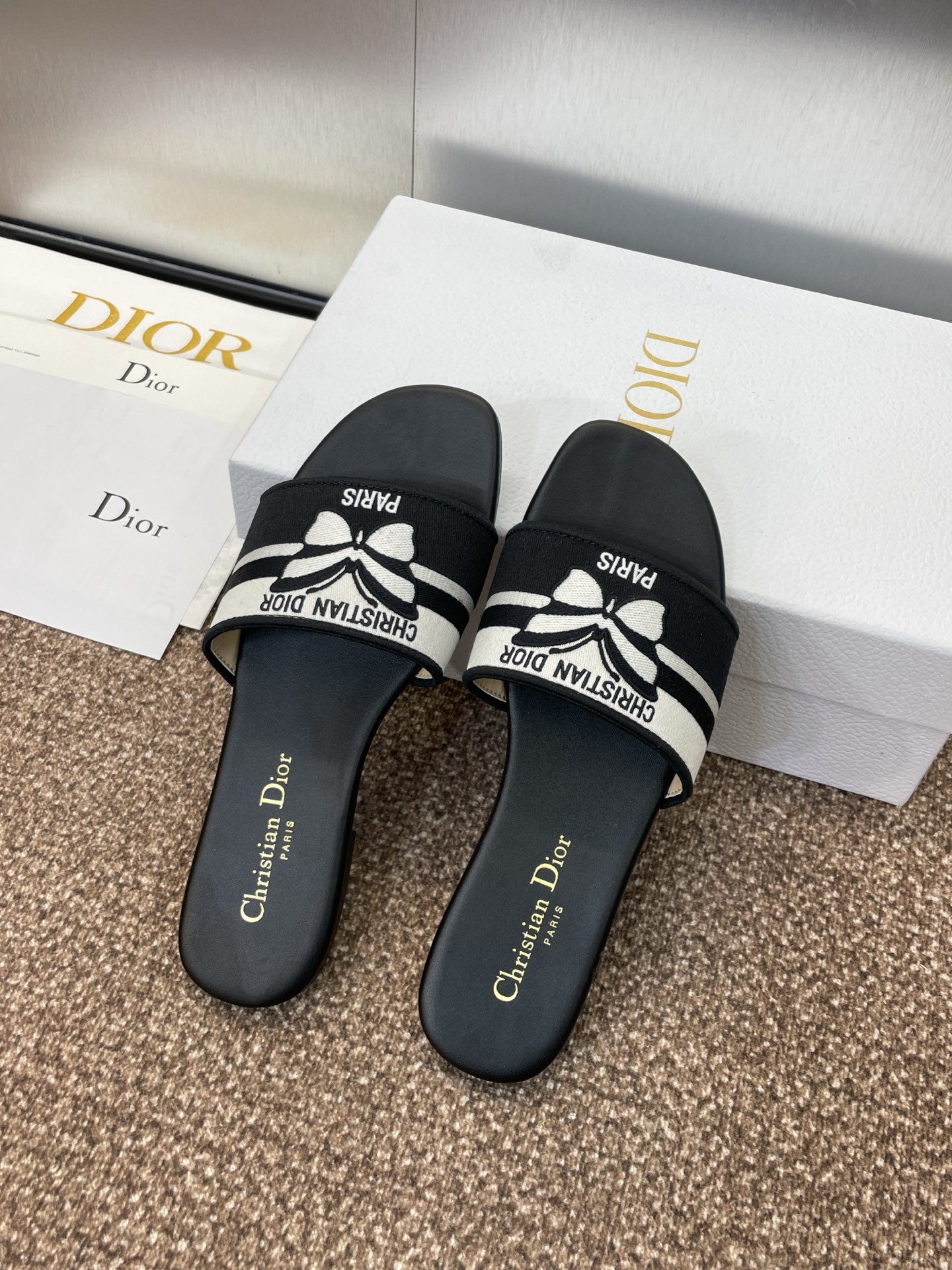 Dior 2025 Spring/Summer New Color-Blocked Slide Sandals - Image 7
