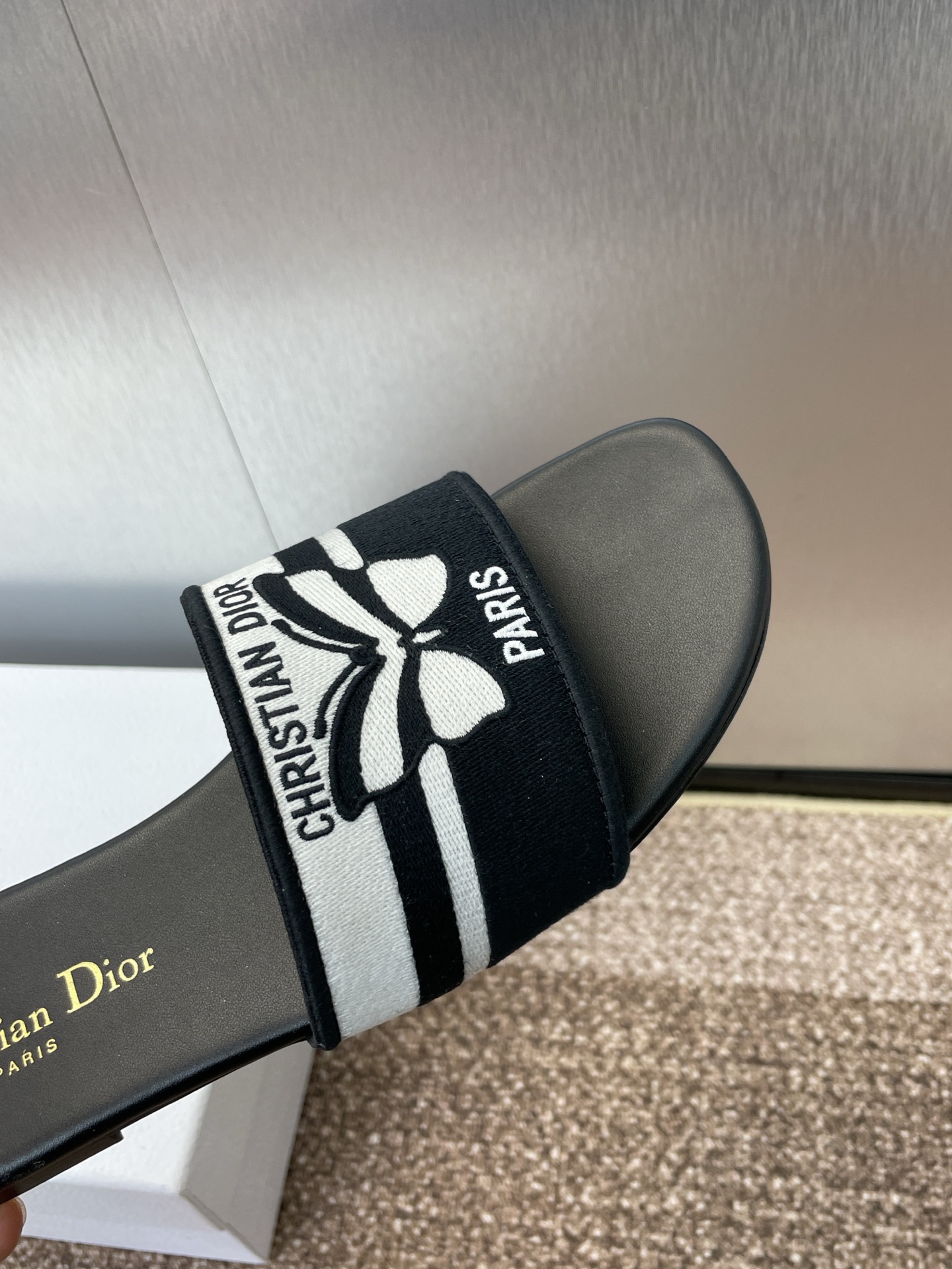 Dior 2025 Spring/Summer New Color-Blocked Slide Sandals - Image 2