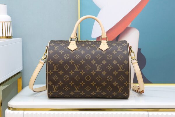 Authentic SP inspection-free and equipped with a full set of duty-free packaging. Inspection-free version, 𝙎𝙋𝙀𝙀𝙀𝙀𝘿𝙔 M41112 French 🇫🇷Original material Genuine leather_all-steel hardware 〰Size: 30*21*17cm~ ♣Every feature of this Speedy is classic_Our exclusive French original presbyterian material, genuine leather material, original all-steel hardware, creates a unique ZP quality. The Speedy series has become the world's classic king. Since it was designed for travelers in 1930, it has now become an ideal classic king, but it is as durable as ever and has a high-end feel! !