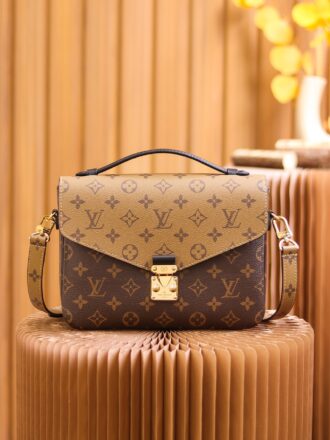 Authentic SP inspection-free and equipped with a full set of duty-free packaging. 𝙋𝙊𝘾𝙃𝙀𝙏𝙏𝙃 𝙈𝙀𝙏𝙄𝙎 M44876 Postman Bag ✰French 🇫🇷Original leather/all-steel hardware Size: 25*19*7cm✰ The iconic old-style color matches the trendy yellow color The style of the classic king looks more fashionable. This classic postman bag has become a must-have for every woman. It contains a compartment design and the capacity gives people a full score. Compared with the classic old-style monochrome, this color scheme is more lovely!