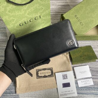 . [With a full set of green packaging for counters] 💞G home authentic mold production, specifications and inner workings of the version, exclusive to the market, the pattern has become one of the brand's logos, using imported cowhide, simple and atmospheric, with a large capacity, very practical, and can be detached Italian leather wristband! The inner and inner sides are all made of top-quality cowhide. Model: 428736. Size: 19*10*2.5cm. Color: Toothpick pattern black leather.