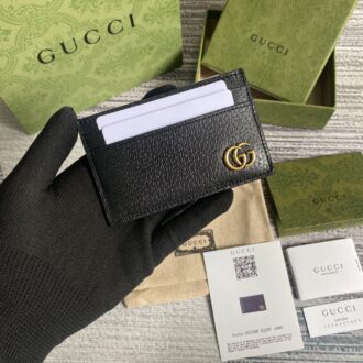 . [With a full set of green packaging for counters] 💞G home authentic mold production, specifications and inner workings of the version, exclusive to the market, the pattern has become one of the brand's logos, using imported cowhide, simple and atmospheric, with a large capacity, very practical, and can be detached Italian leather wristband! The inner and inner sides are all made of top-quality cowhide. Model: 657588. Size: 11*7cm.