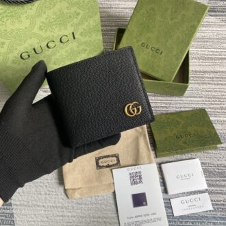. [With a full set of green packaging for counters] 💞G home authentic mold production, specifications and inner workings of the version, exclusive to the market, the pattern has become one of the brand's logos, using imported cowhide, simple and atmospheric, with a large capacity, very practical, and can be detached Italian leather wristband! The inner and inner sides are all made of top-quality cowhide. Model: 428726. Size: 10.5*9.5cm.