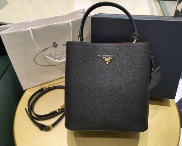 Prada Panier Handbag 1BA212 bucket bag Size: width 21.5x height 22.5X bottom 13cm ❤️ Portable and crossbody bucket bag. Lambskin Inside✅ This simple Prada Panier handbag is made of Saffiano leather, and its signature texture is quite distinctive. Handbags come with single handles, removable shoulder straps, leather nameplate, leather-covered magnetic buckle-fit center pocket