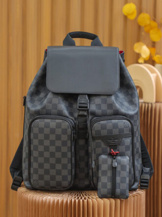 Authentic SP inspection-free and equipped with a full set of duty-free packaging. 𝐔𝐓𝐈𝐋𝐈𝐓𝐘 Backpack N40279 French original leather🇫🇷 Pure steel hardware Size: 33*41*16 Classic men's commuting backpack, black and old-fashioned tones, simple lines, no mud and water at all, layered and very humane, large capacity and classic and atmospheric! Enough versatile style, casual, sporty, and fashionable. No style is abrupt and indispensable! Three small bags with takeout, which can hold daily small items. The same style as men and women can carry, without any sense of incongruity! Don't pick any height!