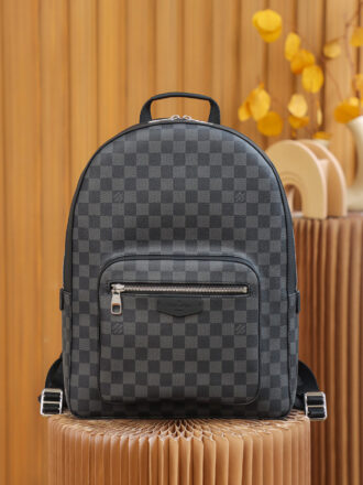 Authentic SP inspection-free and equipped with a full set of duty-free packaging. 𝐉𝐎𝐒𝐇 Backpack N41473 French original leather🇫🇷 Pure steel hardware Size: 32*40*13 𝕁𝕠𝕤𝕙 Backpack, classic backpack shape, chess board matched with black leather is slightly unique, you can see it at a glance! It is low-key and elegant. Whether it is to work, travel, or daily life, it can give a different feeling! Large capacity and multiple layers of separation inside. The whole package gives people a simple feeling, without picking any height, easy to control!