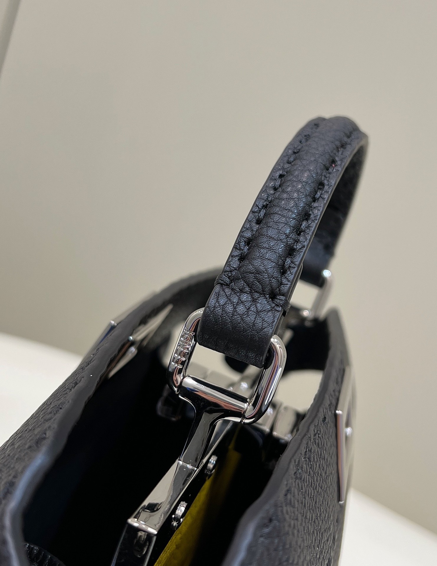 The latest ππππππππ Small handbag #Exclusive custom calfskin feels super delicate, exquisite handmade outer stitching, simple organ design is unique and elegant, and the classic model has a very high tablet rate βοΈsize: 27Γ11Γ20cm Model number 80012g - Image 7