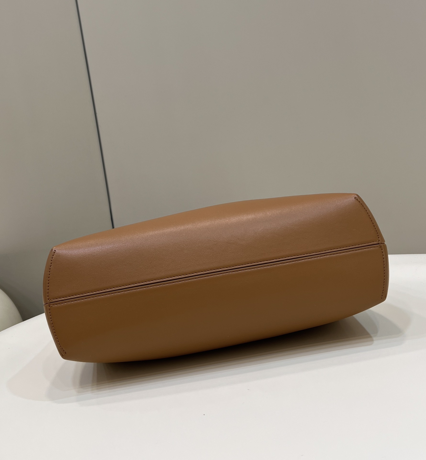 fendi❤️First series uses F as the letter as the design highlight and adopts an oblique frame outline. The appearance design is also unique and innovative. It is asymmetrical bag, fashionable and neat. It can not only be used as a handbag, but also a removable shoulder strap design can also be used as a shoulder bag. It is more perfect when holding, multifunctional, soft leather, and has a great feel. Many celebrities recommend one, worth having. Size 32.5x15x23.5cm Model number 80018L earthyellow - Image 3