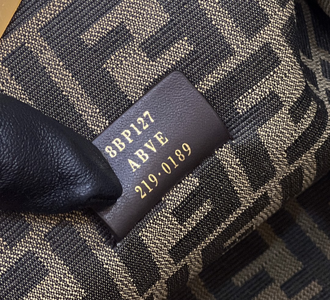 fendi❤️First series uses F as the letter as the design highlight and adopts an oblique frame outline. The appearance design is also unique and innovative. It is asymmetrical bag, fashionable and neat. It can not only be used as a handbag, but also a removable shoulder strap design can also be used as a shoulder bag. It is more perfect when holding, multifunctional, soft leather, and has a great feel. Many celebrities recommend one, worth having. Size 32.5x15x23.5cm Model number 80018L earthyellow - Image 6