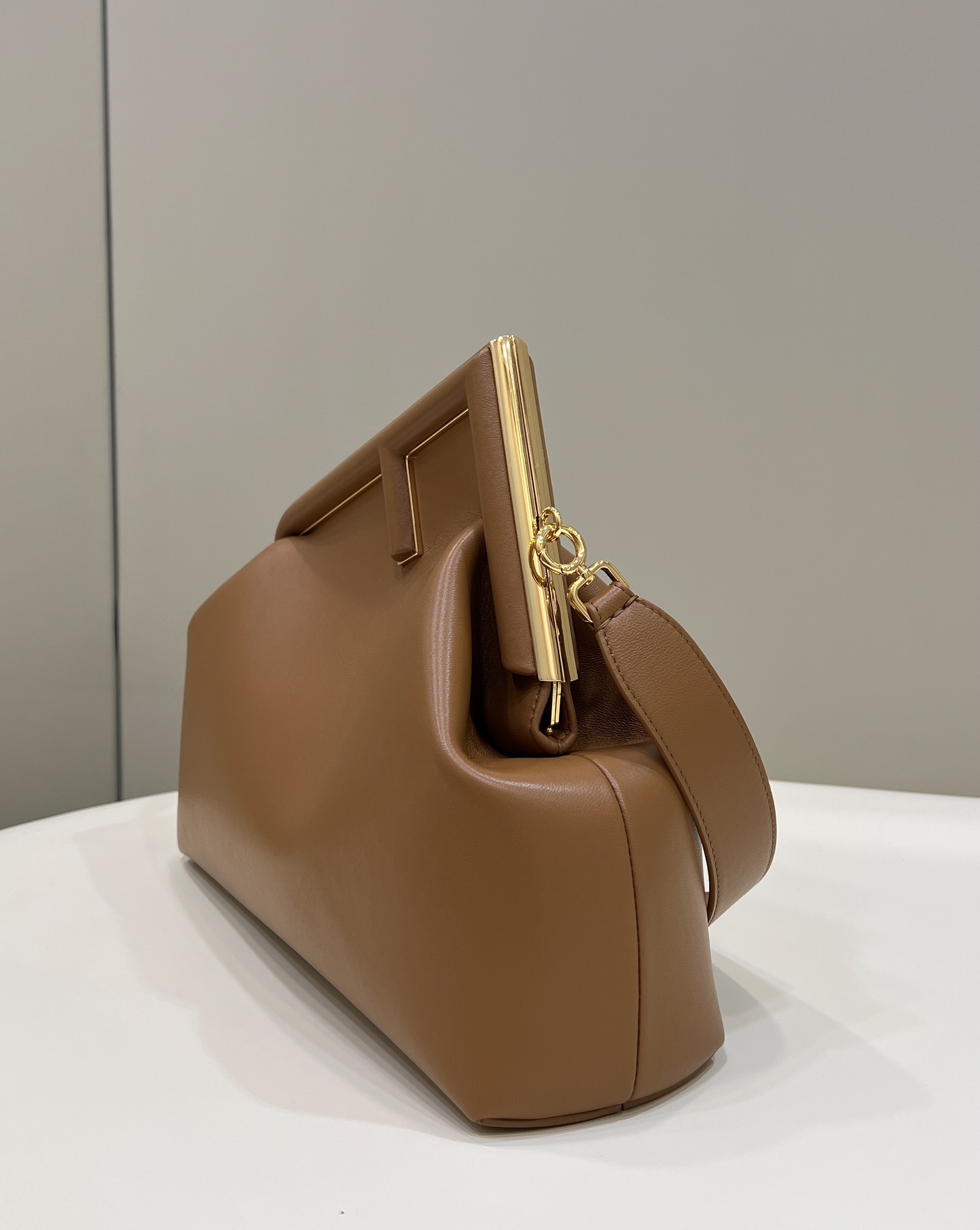 fendi❤️First series uses F as the letter as the design highlight and adopts an oblique frame outline. The appearance design is also unique and innovative. It is asymmetrical bag, fashionable and neat. It can not only be used as a handbag, but also a removable shoulder strap design can also be used as a shoulder bag. It is more perfect when holding, multifunctional, soft leather, and has a great feel. Many celebrities recommend one, worth having. Size 32.5x15x23.5cm Model number 80018L earthyellow - Image 4