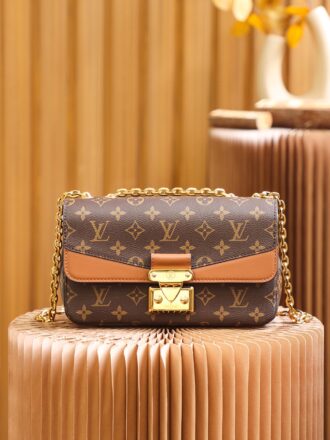 Authentic SP inspection-free and equipped with a full set of duty-free packaging. New product 𝐌𝐀𝐑𝐂𝐄𝐀𝐔 #M46127# Inspection-free version ▪️ Size: 24.5*15*6.5cm▪️ Retro fashion and modern avant-garde are perfectly integrated, and a new 𝑴𝒂𝒓𝒄𝒆𝒂𝒂𝒌 Chain bag is launched. 𝑺-𝒍𝒐𝒄𝒌 Lock design takes a classic style as a traditional symbol, paying tribute to the classic suitcase craftsmanship. The classic style of presbyopia and temperamental leather design has a low-key temperament retro flavor, elegant temperament, the upper body effect is huge and beautiful, and the temperament is not greasy!