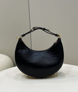 Fendography New season icon is bold and bold, distinctive, layered and elegant, unique aura, embossed crocodile pattern is invincible in hand, simple and stylish, and has a large capacity❤️ The aura under the armpit can be fully matched with metal chains to add a sense of fashion. Model number: 80083M size: 29x18x10 g color