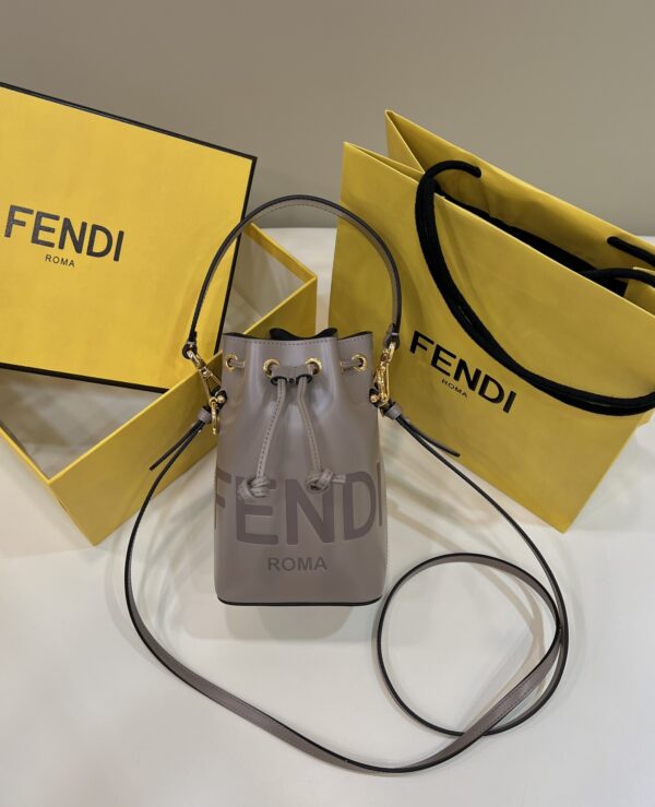 FENDI Mon Tresor mini bucket bag 〰️ small Italian leather, hot stamped "FENDI ROMA" classic letter pattern, drawstring opening and closing design, paired with two shoulder straps one long and one short, the compact version has a large capacity. size 18×12×10 ➕full package invoice, model number 8288 gray