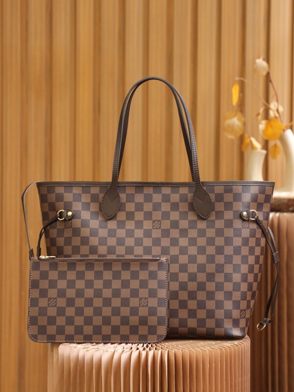 Authentic SP inspection-free and equipped with a full set of duty-free packaging. 𝐍𝐄𝐕𝐄𝐑𝐅𝐔𝐋𝐋𝐋 King of Classics #N41358# Check-free version ▪️ Size: 31*28*14cm▪️ Known as the "King of Cost-performance ratio" 𝙉𝙚𝙫𝙚𝙧𝙛𝙪𝙡𝙡𝙡 Shopping bag that every woman should have. It is indeed the versatile king of daily life, but also meets the needs of large capacity, and has a full score of practical commuting! As a mother-child bag, the small bag inside can be detached and carried alone, and it is the king of cost-effectiveness for one bag!