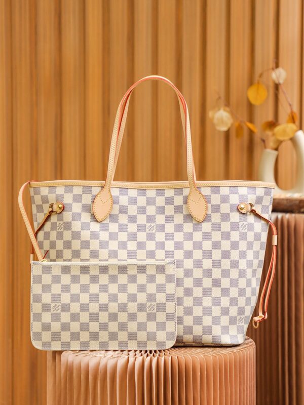 Authentic SP inspection-free and equipped with a full set of duty-free packaging. 𝐍𝐄𝐕𝐄𝐑𝐅𝐔𝐋𝐋𝐋 King of Classics #N41361# Check-free version ▪️ Size: 31*28*14cm▪️ Known as the "King of Cost-performance" The shopping bag that every woman should have is 𝙉𝙚𝙫𝙚𝙧𝙛𝙪𝙡𝙡𝙡 Shopping bag. It is indeed the case. It is not only the versatile king of daily life, but also meets the needs of large capacity, and has a full score of practical commuting! As a mother-child bag, the small bag inside can be detached and carried alone, and it is the king of cost-effectiveness for one bag!
